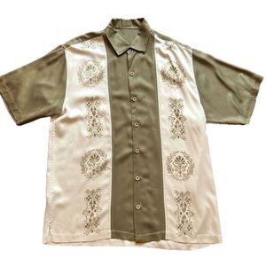 Tommy Bahama Silk Cream/Green Camp Short Sleeve Button Down Shirt. Size Medium